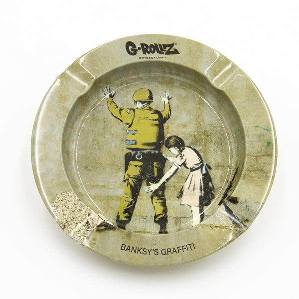 Cendrier Bansky Graffiti (13.7cm) Girl Searching Soldier